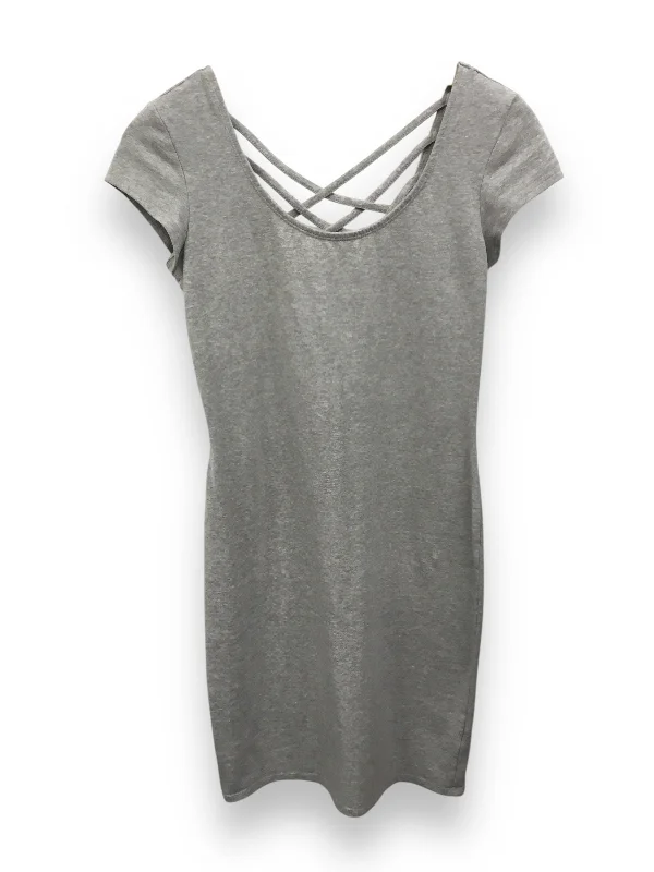 Dress Casual Midi By Decree In Grey, Size: M Chic midi dresses